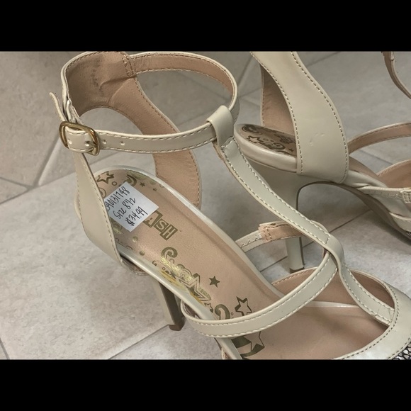 STYLISH HIGH HEELS BY TRASH (size 8 /2) - Picture 3 of 11